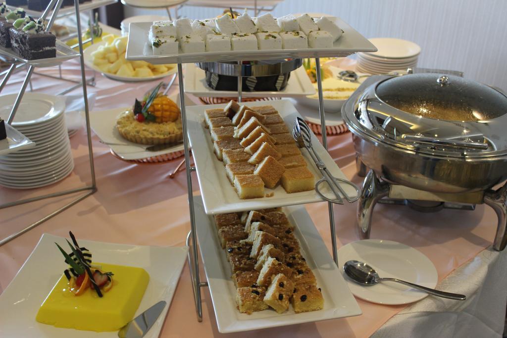 Continent Sumou Hotel Ал Хубар Екстериор снимка