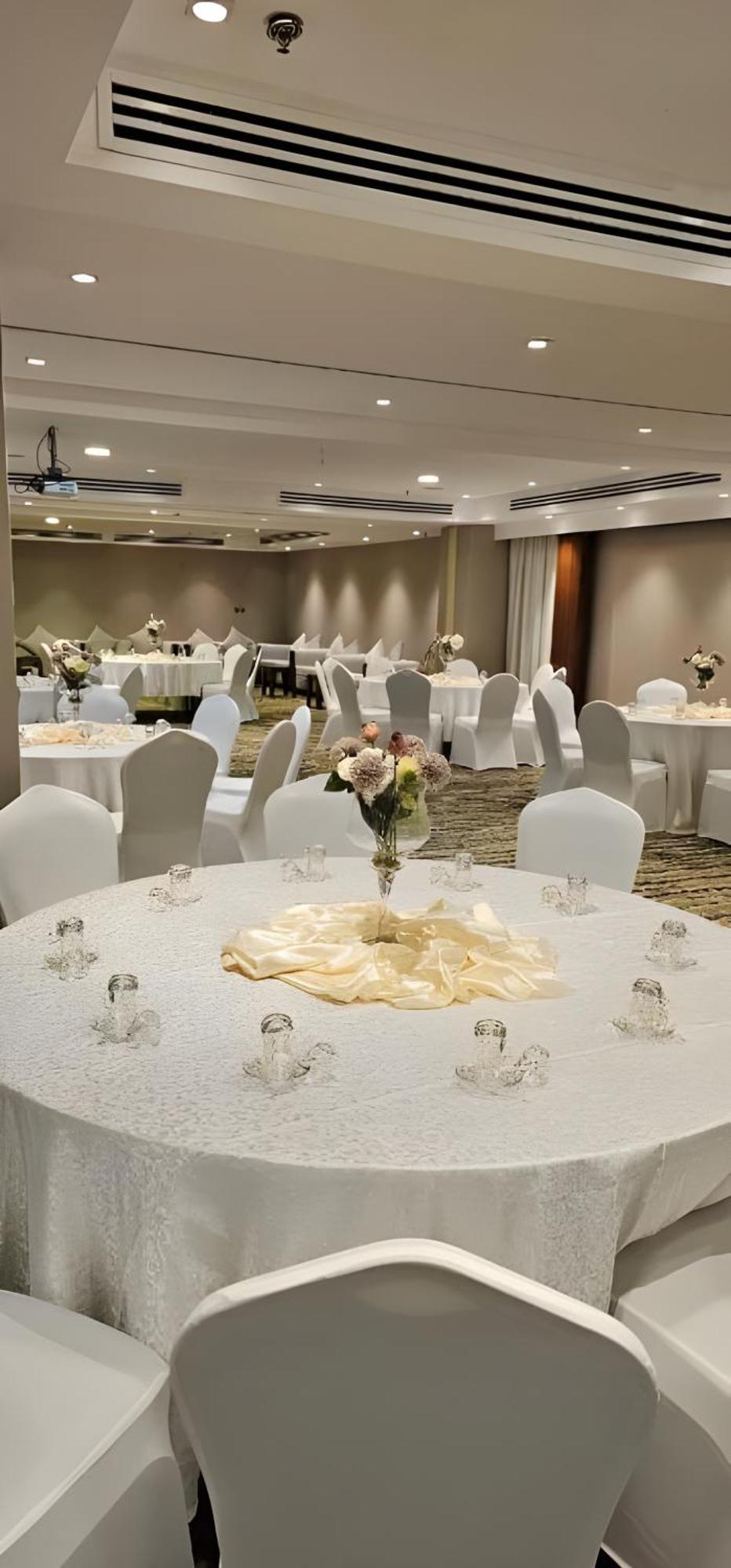 Continent Sumou Hotel Ал Хубар Екстериор снимка